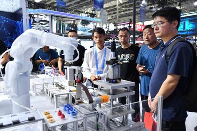 5G智慧工廠機器人在2023中國國際數(shù)字經濟博覽會上展示未來制造新趨勢